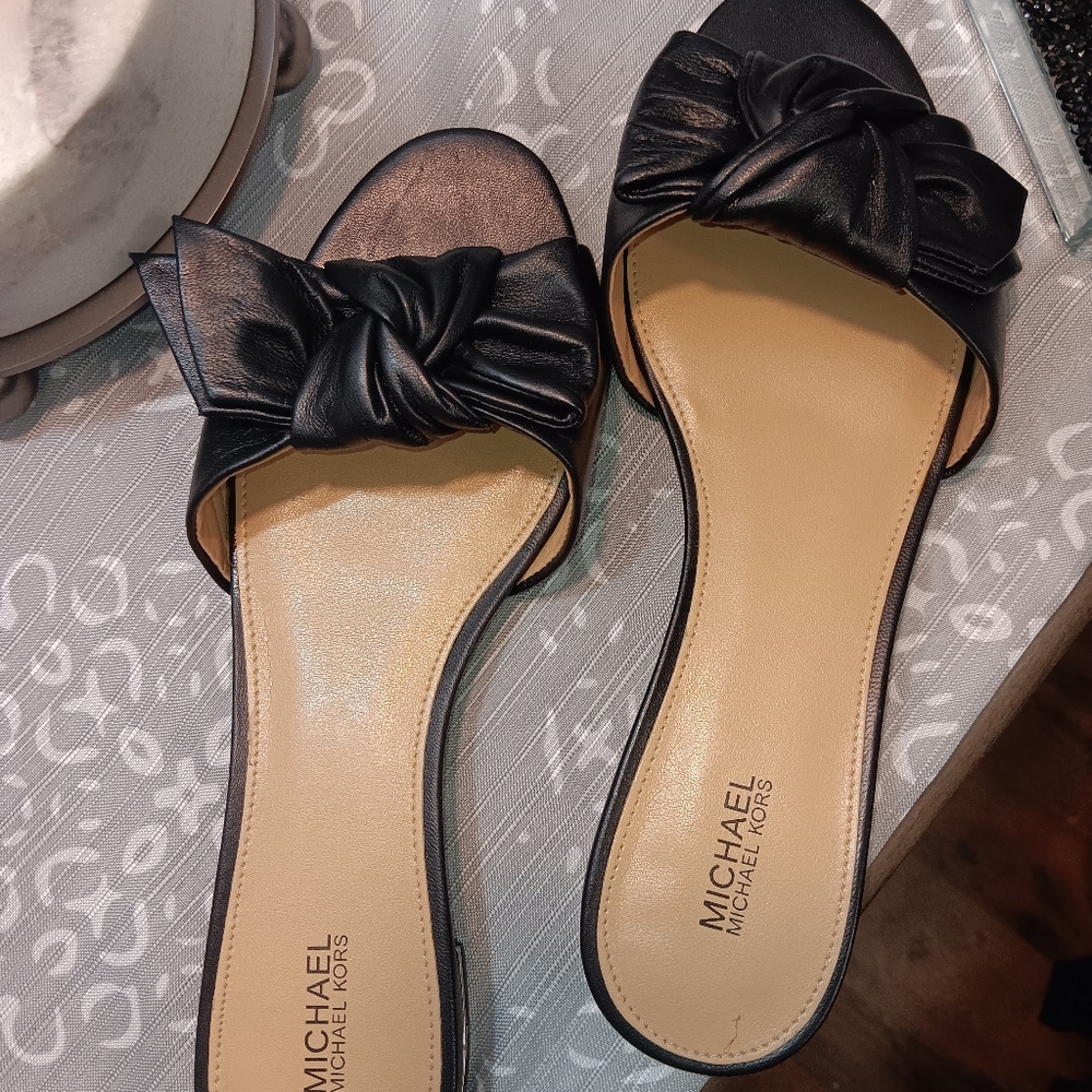 MICHAEL Michael Kors black flat sandals